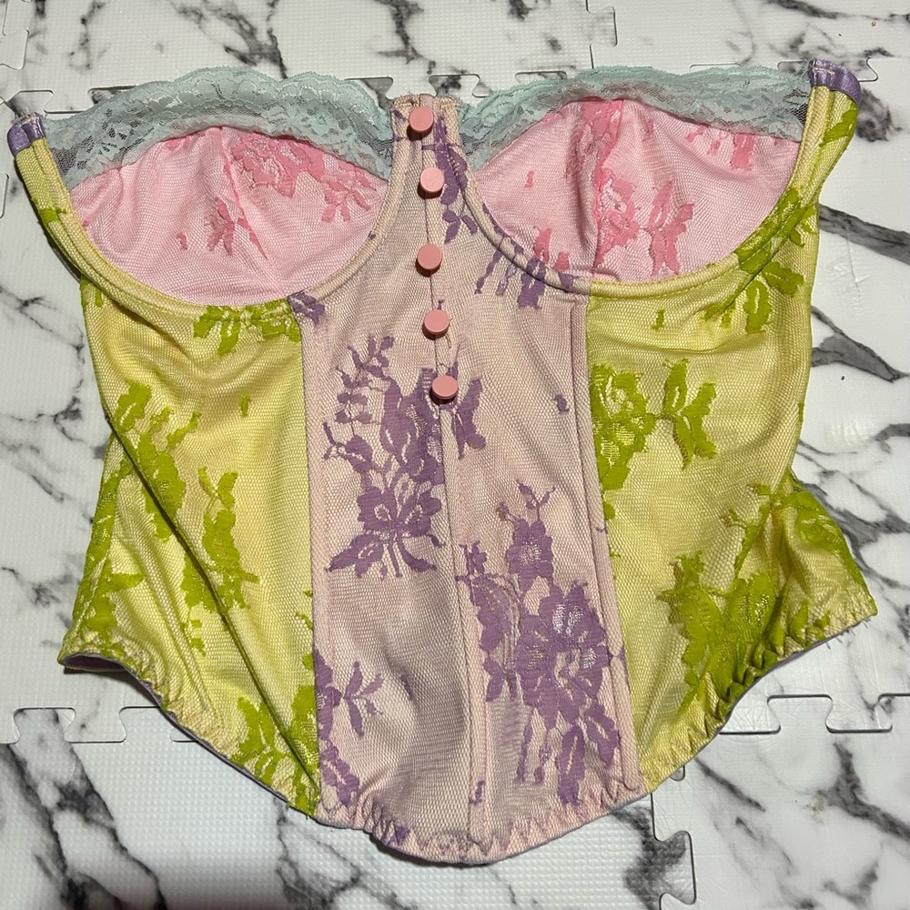 Like new Fashion Nova Rainbow Corset top size Large - Picture 5 of 5